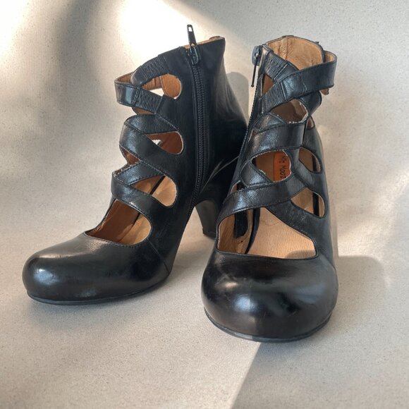 Miz Mooz Tillman Pumps / Black Witchy Style Heels with zipper closure Size 6 US - Picture 2 of 8